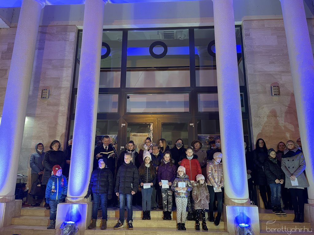 Betlehemi szárnyas oltárt nyitottunk 27